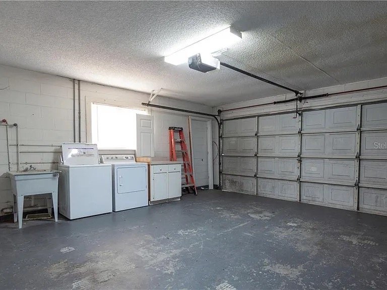 Building Photo - 505 Woodview Dr