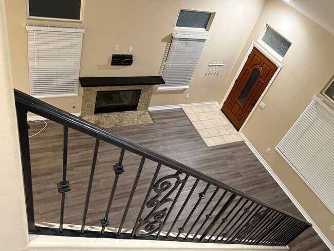 Building Photo - Charming Home Just Minutes from the Beach!