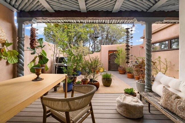 Building Photo - 303 Calle Loma Norte