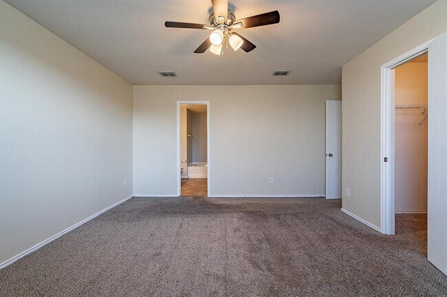 Building Photo - 1000 Bumble Bee Dr