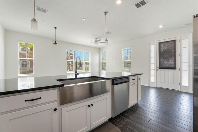 Building Photo - 9586 Poplar Ridge Ave