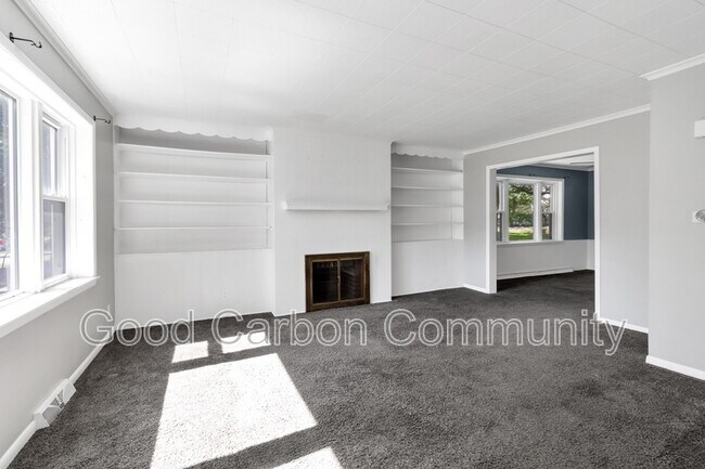 Building Photo - 4470 Seneca St