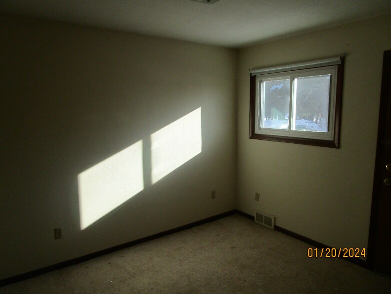 Building Photo - 744 N Webb Ave