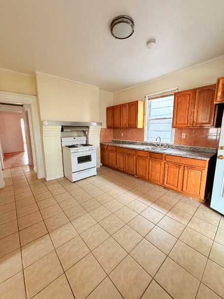 Building Photo - 520 N 3rd St