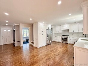 Building Photo - 40 E Pasadena Pl