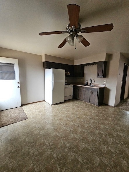 Building Photo - 1450 Getzelman Dr