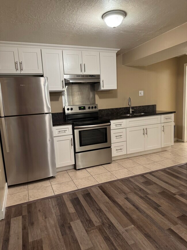 Building Photo - 1605 W Frankie Cir