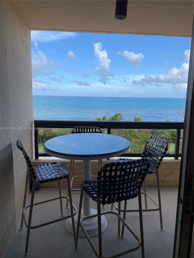 Building Photo - 2555 Collins Ave