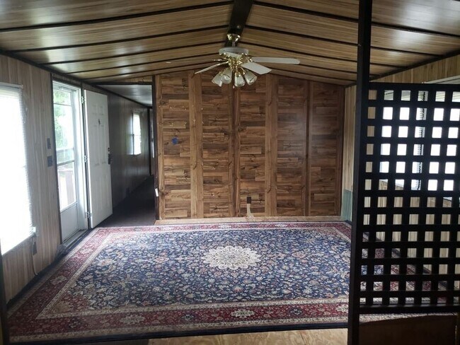 Building Photo - Rent this Affordable 2 Bedroom 1 Bathroom Mobile Home in Eastover!