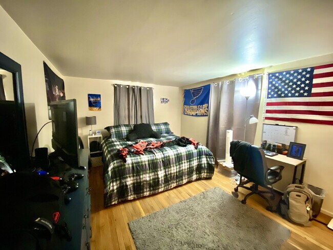Building Photo - Available Late July! Four Bedroom in Tech ...