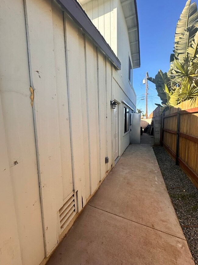 Building Photo - 352 Bonito Ave