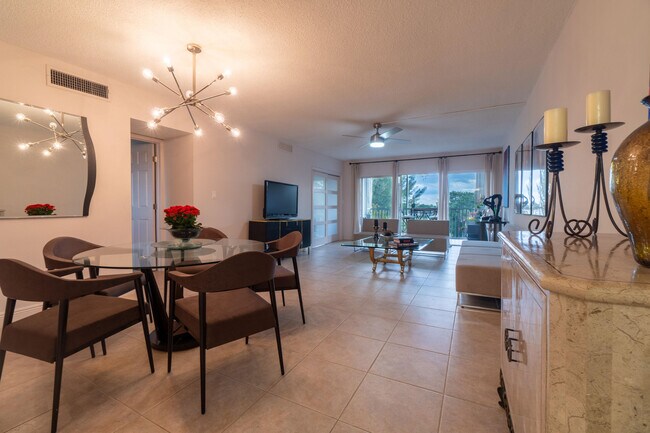 Building Photo - 3200 N Palm Aire Dr