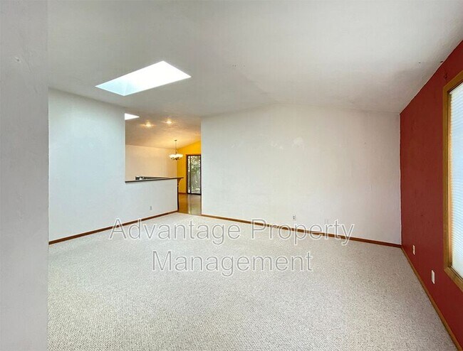Building Photo - 1138 NE Conser Pl