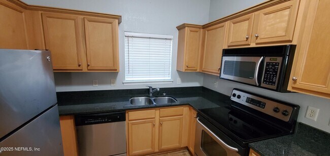 Building Photo - 7800 Point Meadows Dr