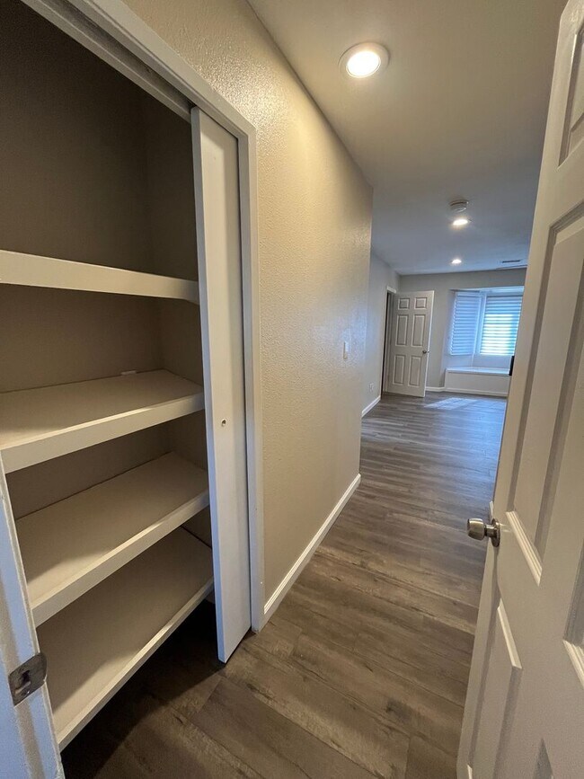 Building Photo - 4014 Wooster Dr