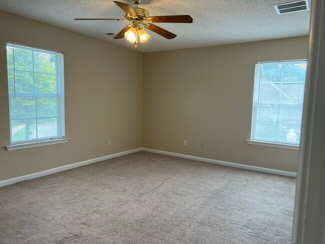 Building Photo - 645 Greenlaw Pl