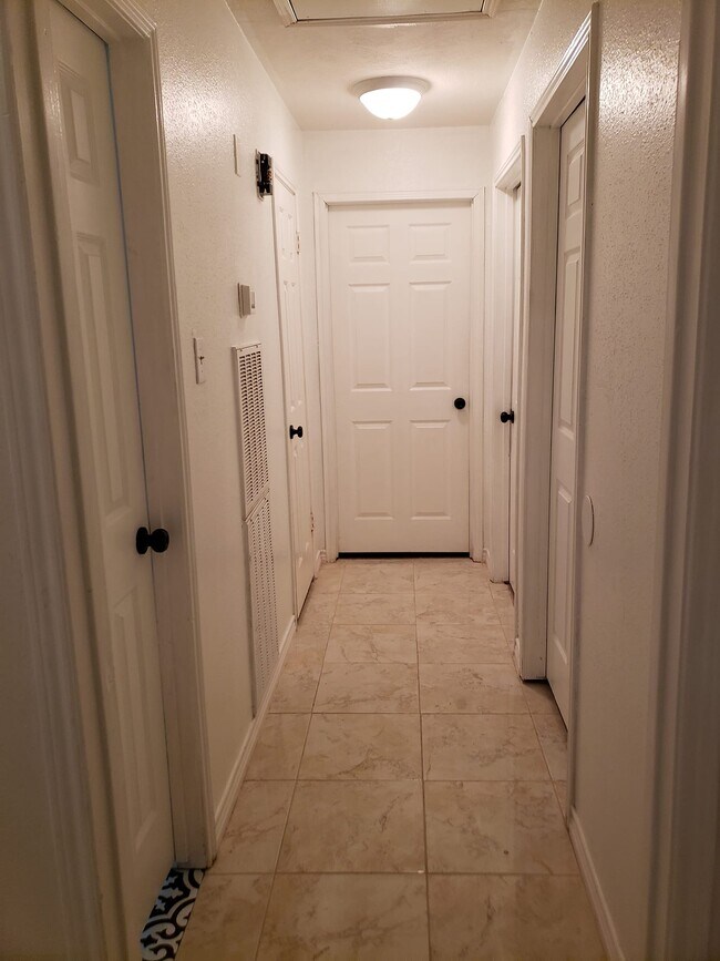 Building Photo - 8715 Sherrywood Dr