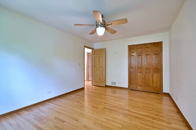 Building Photo - 2360 N Drury Ln