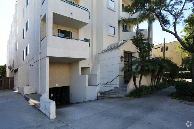 Building Photo - Surfwood Palms