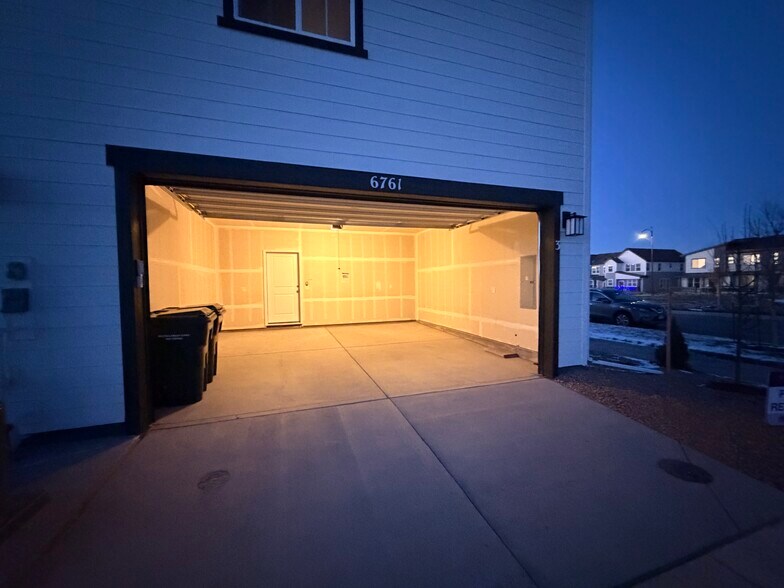 Building Photo - 6761 E 148th Dr