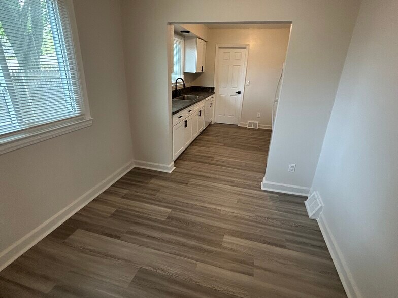 Dining Rm - 12161 Inkster Rd