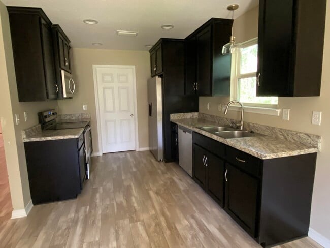 Building Photo - 3150 Vaccari Ct