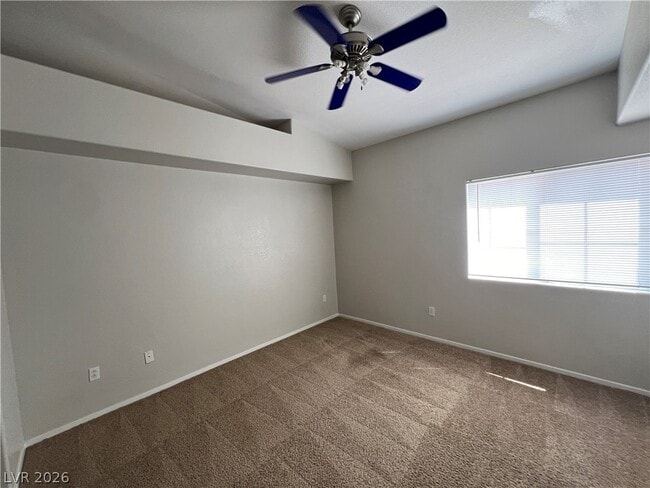 Building Photo - 325 Amber Pine St