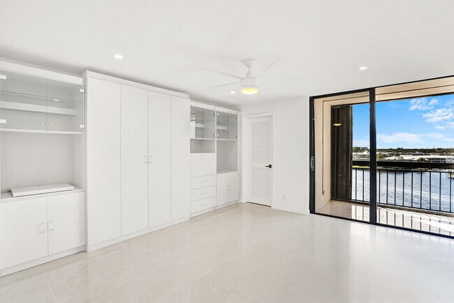 Building Photo - 2697 N Ocean Blvd