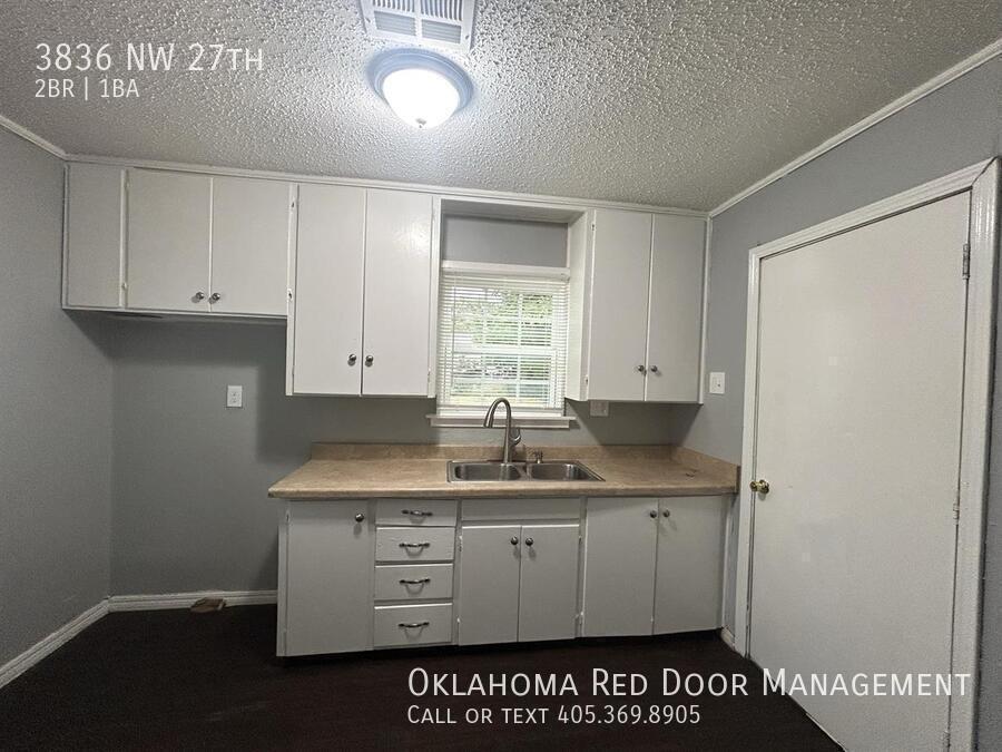 Building Photo - 3836 NW 27th-