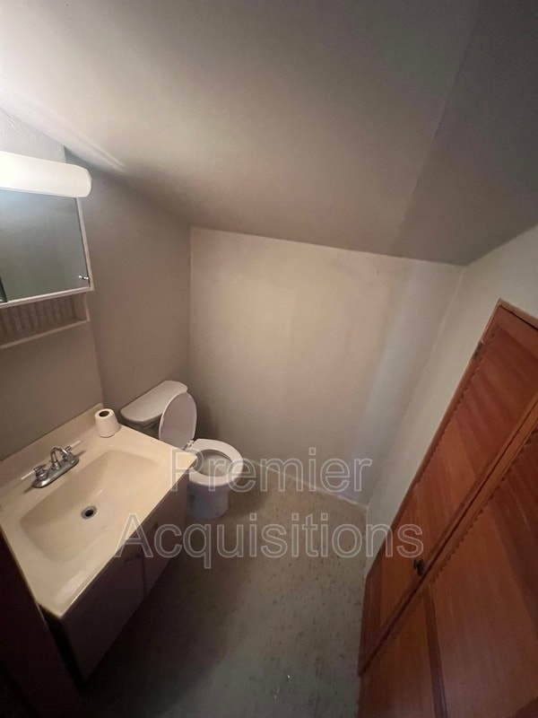 Building Photo - 126 E 3rd St