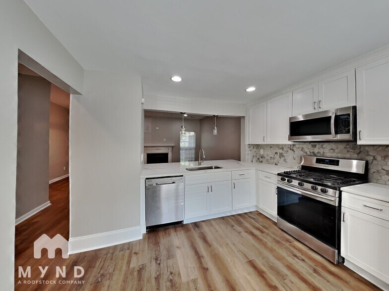 Building Photo - 404 Wedgewood Way