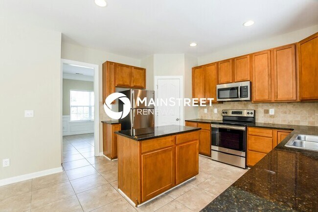 Building Photo - 4 Bedroom Pet-Friendly Home in Charlotte, NC with Main Street Renewal