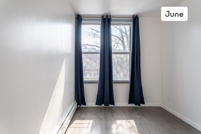 Building Photo - 2572 Steinway Street