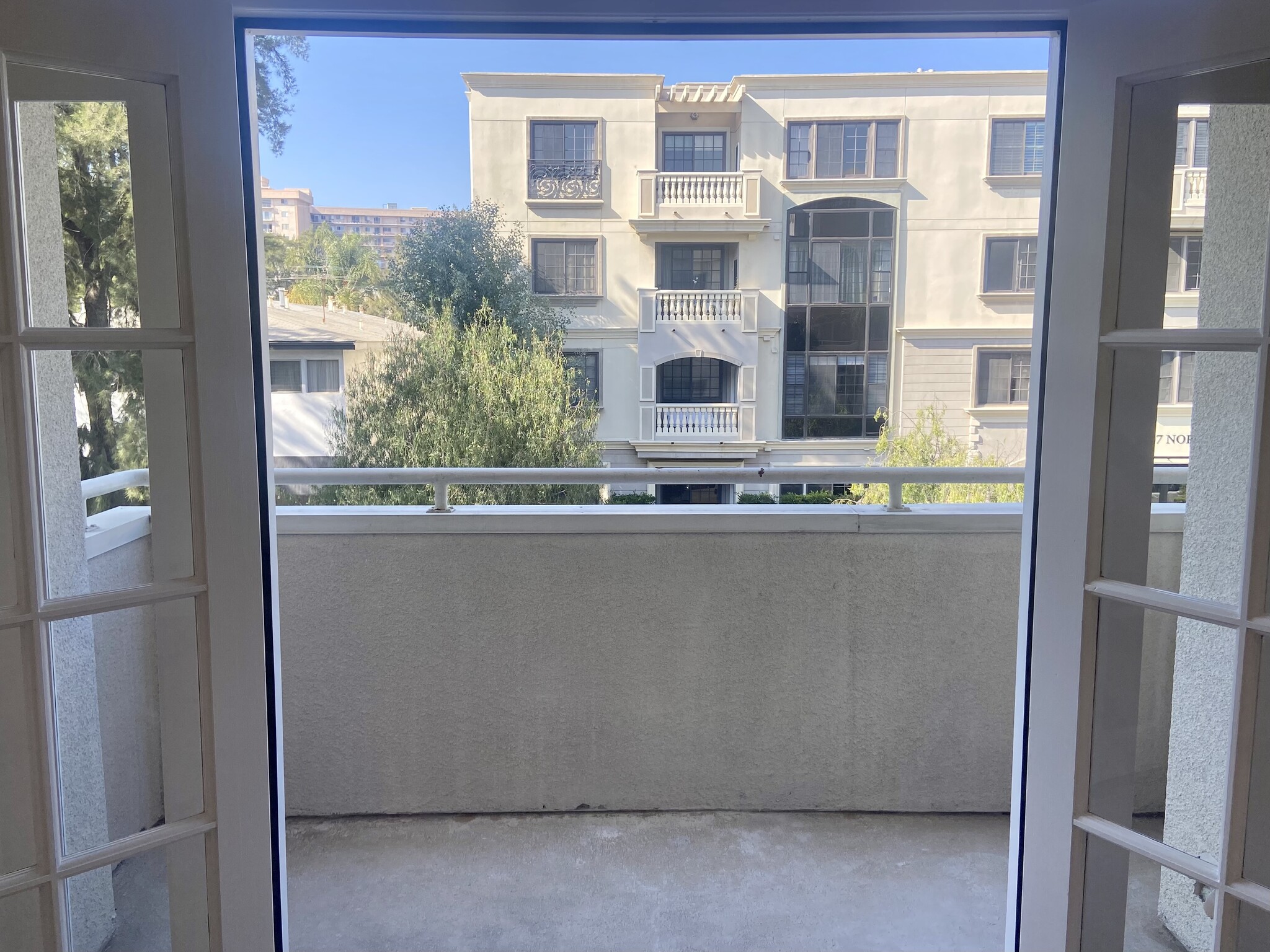Building Photo - 120 N Swall Dr