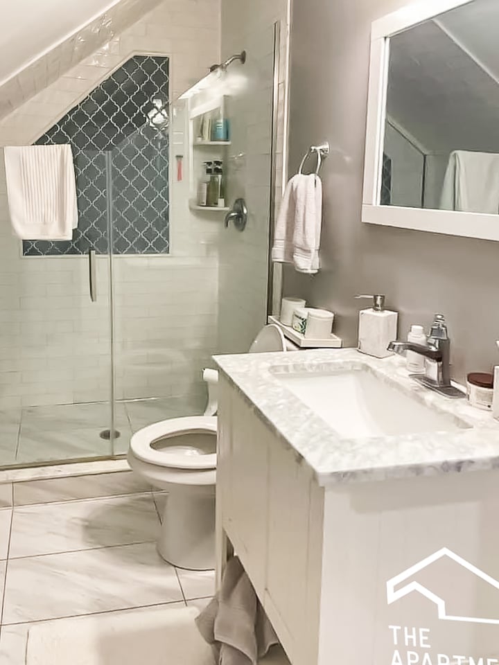 Building Photo - 2732 N Wilton Ave