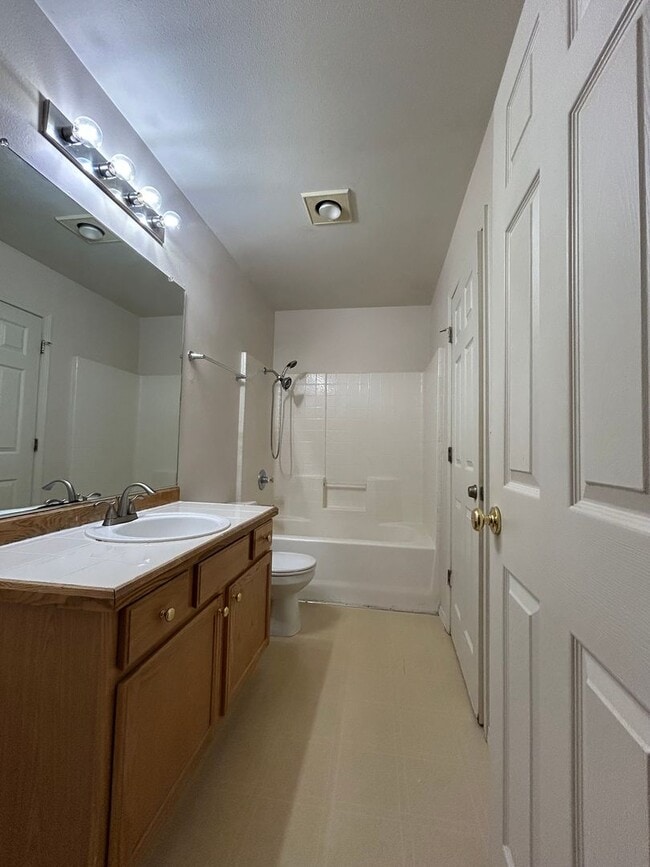 Building Photo - Three Bedroom Duplex