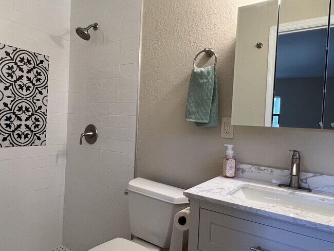 Building Photo - 2545 Conroy Dr