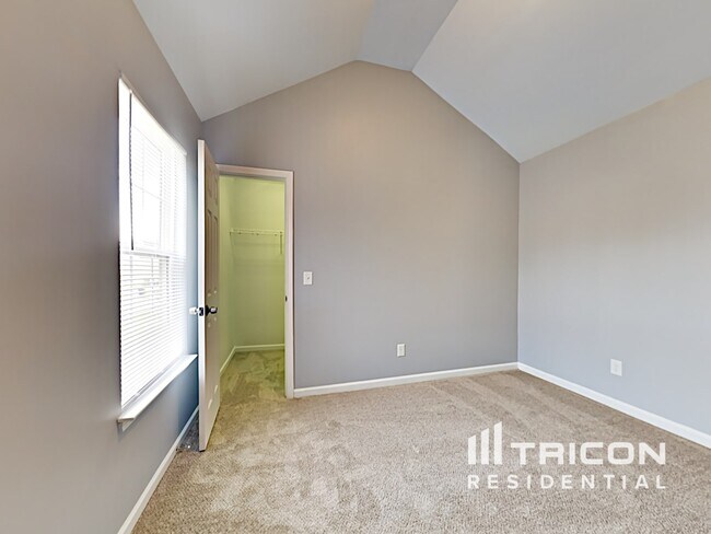 Building Photo - 1106 Delander Ln