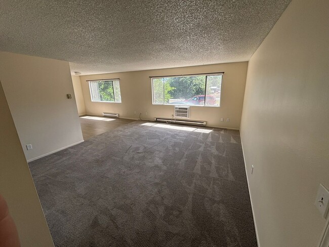 Building Photo - 1111 Eric Ct