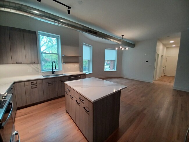 Building Photo - 5000 S Woodlawn Ave