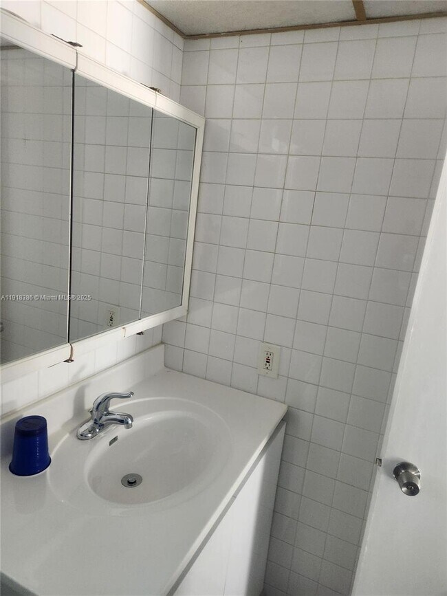 Building Photo - 8450 Sunrise Lakes Blvd