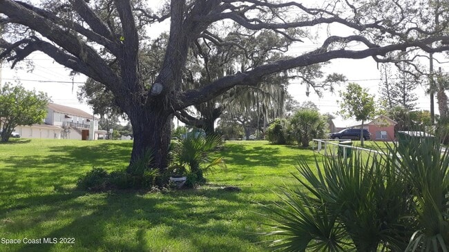 Building Photo - 2095 Pineapple Ave