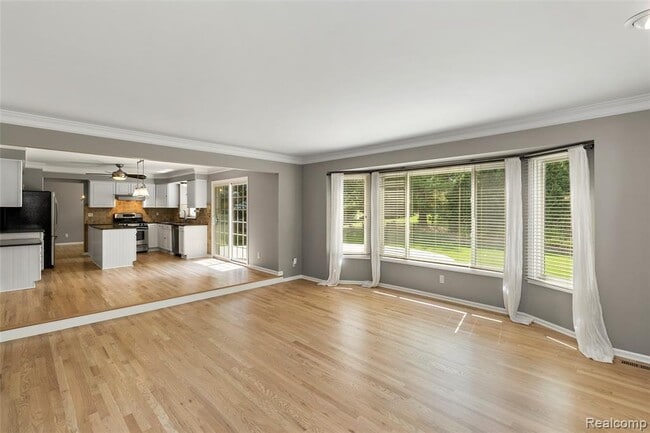 Building Photo - 5648 Whitfield Dr