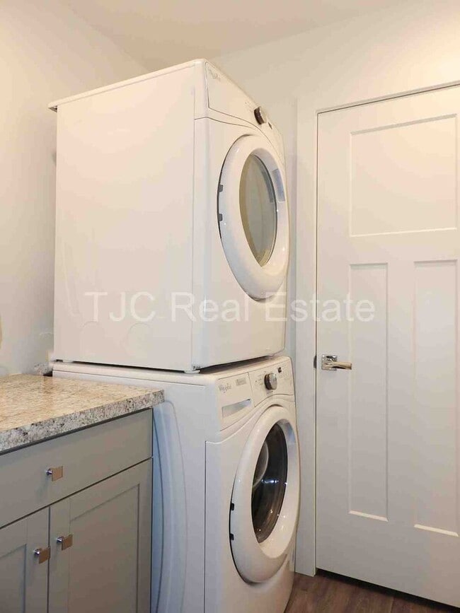 Building Photo - 6704 Ralston Rd