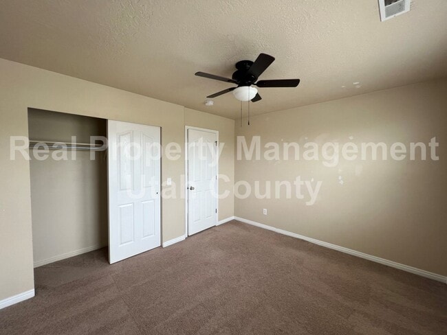 Building Photo - Pet Friendly Home with Fully fenced back yard