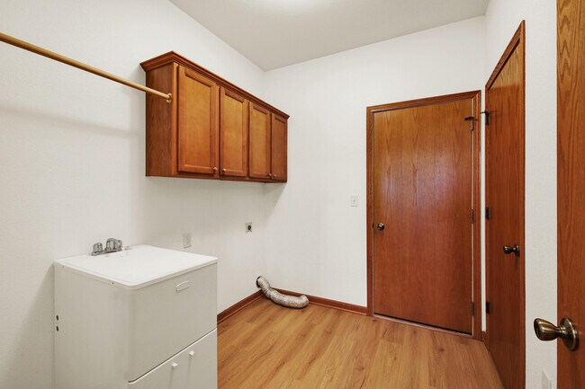 Building Photo - 407 Century Oak Dr