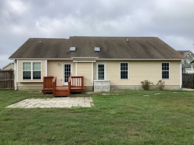 Building Photo - Absolutely Adorable!