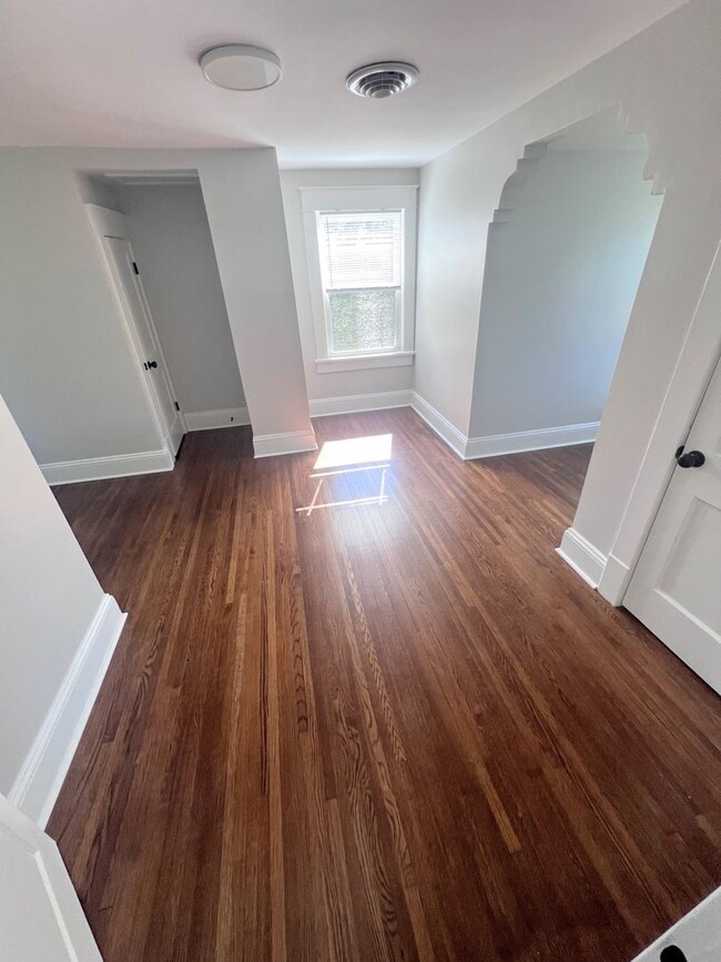 Building Photo - 3 Bed | 2 Bath | 1+ Acre | 2-Car Garage | ...