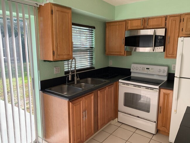 Building Photo - 2138 19th Ave SW