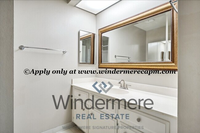 Building Photo - Easy Living in a Cozy West Sac Community!